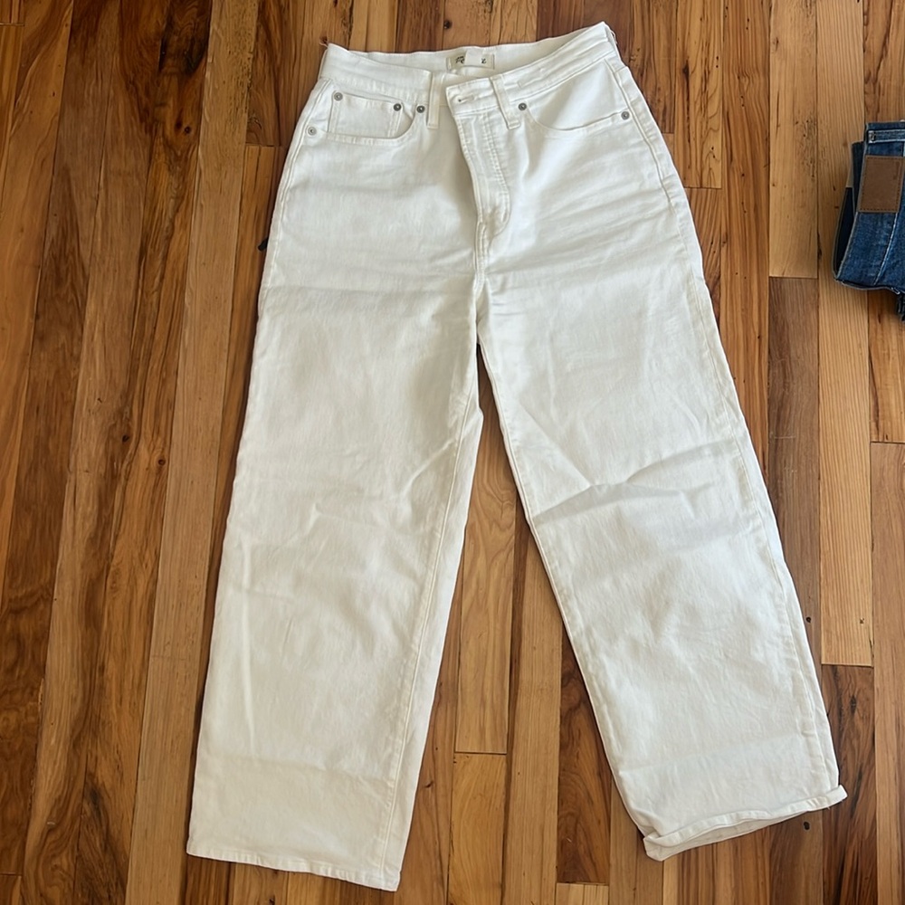 White Madewell “the perfect vintage wide leg crop Jean” size 28.